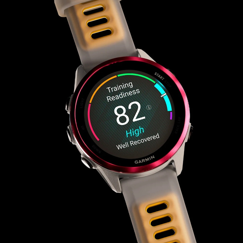 ساعت هوشمند 42 میلیمتری گارمین مدل Forerunner 570 با بند سیلیکونی
