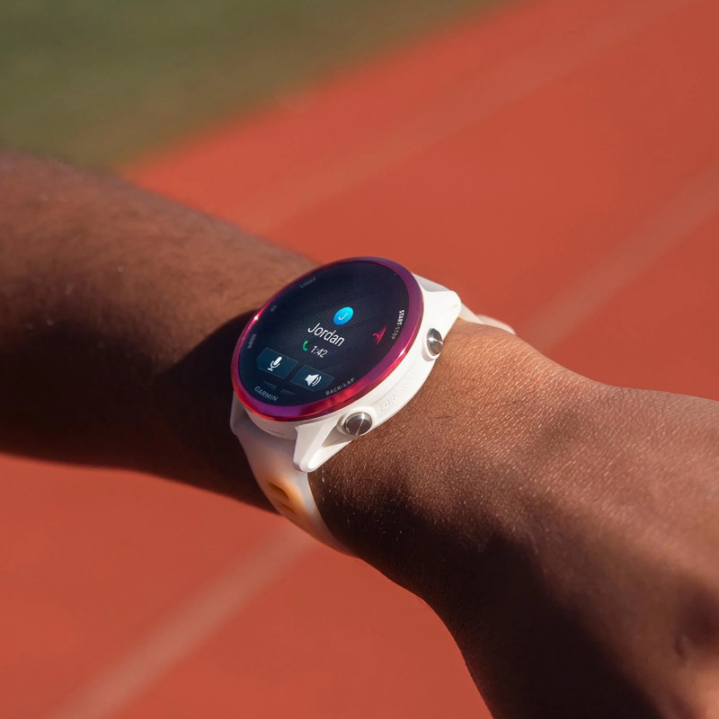 ساعت هوشمند 42 میلیمتری گارمین مدل Forerunner 570 با بند سیلیکونی