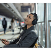 هدفون بیسیم سونی مدل WH-1000XM5 با نویز کنسلینگ فعال (ANC)، درگاه شارژ USB Type-C، دارای 4 میکروفون با فناوری Beamforming، پشتیبانی از دستیار صوتی، قابلیت اتصال همزمان به دو دستگاه